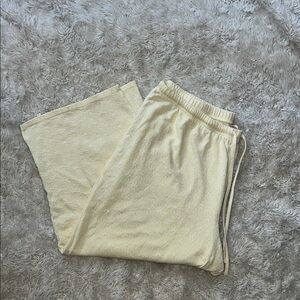 Women’s Pastel Yellow Lace Textured Wide Leg Flowy Summer Pants Capris